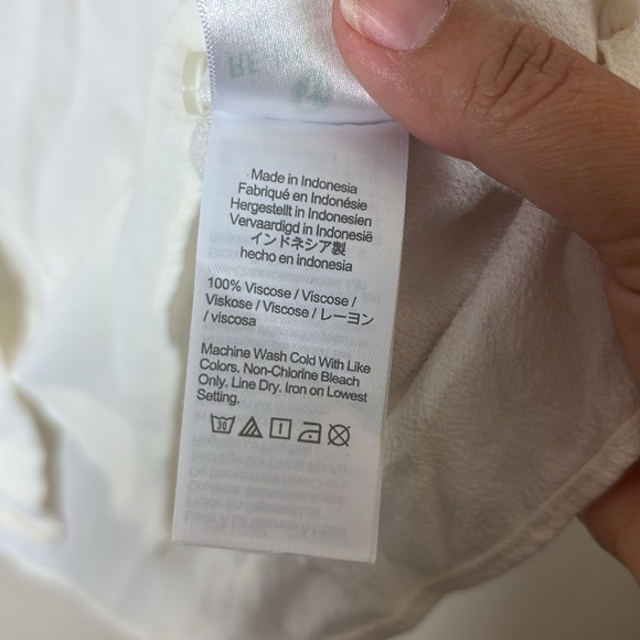 J. Crew 100% Viscose White Button Down Shirt size Large - Picture 4 of 8